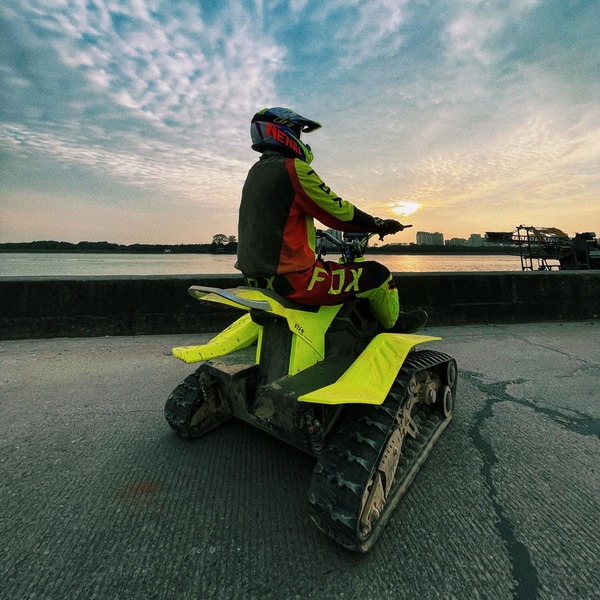 Ηλεκτρικό snowmobile με κάθισμα